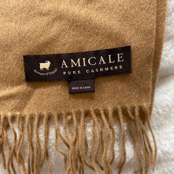 Amicale Cashmere Scarf - Picture 2 of 3